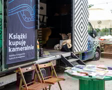<p>Book Truck</p>